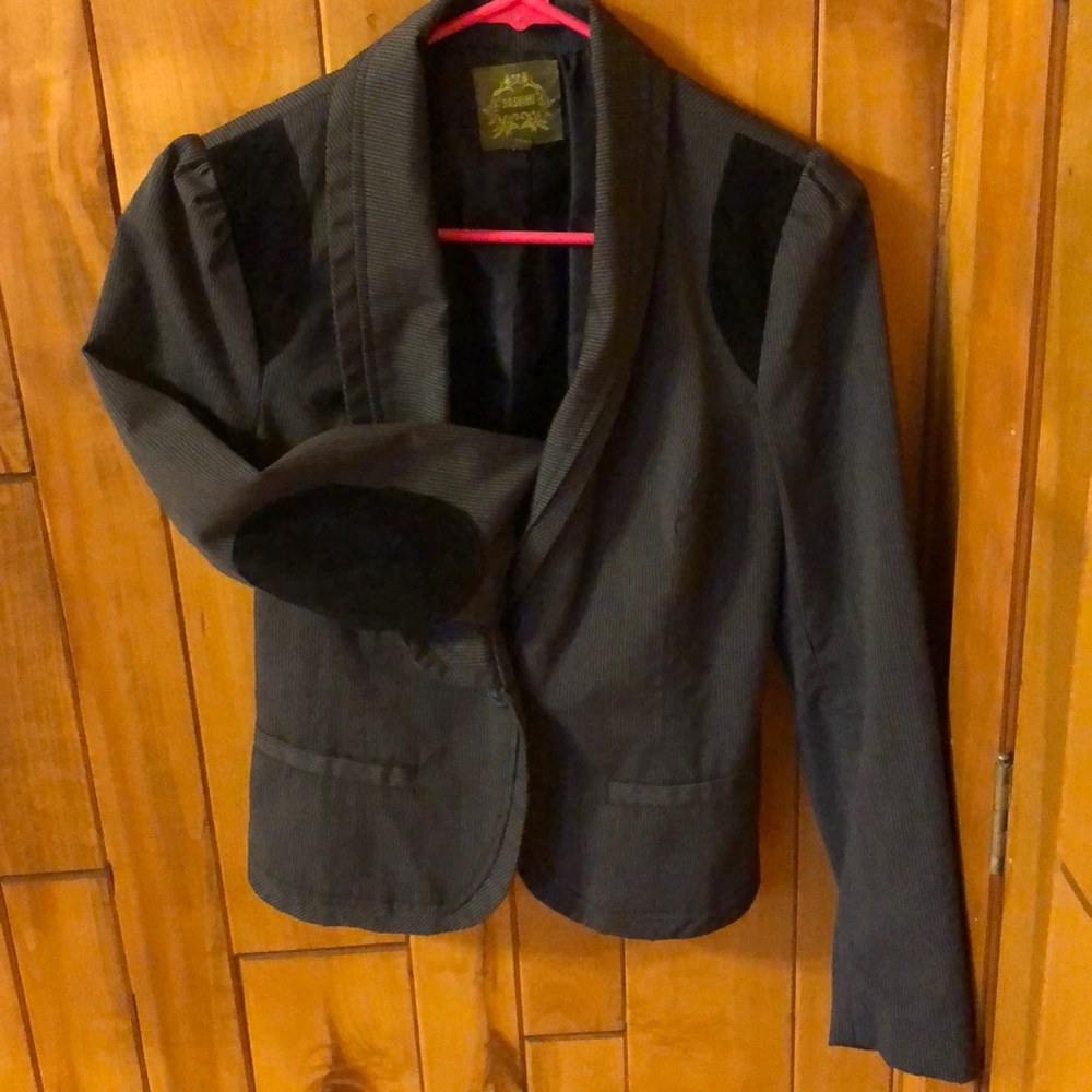 Blazer - Picture 3 of 3